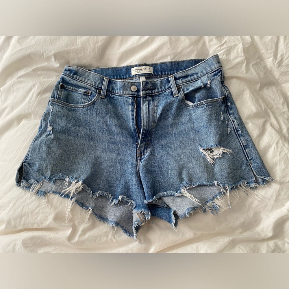 Abercrombie & Fitch🐞 AF NWOT Curve Love High Rise Cutoff Short in 32 / 14 - Picture 3 of 5